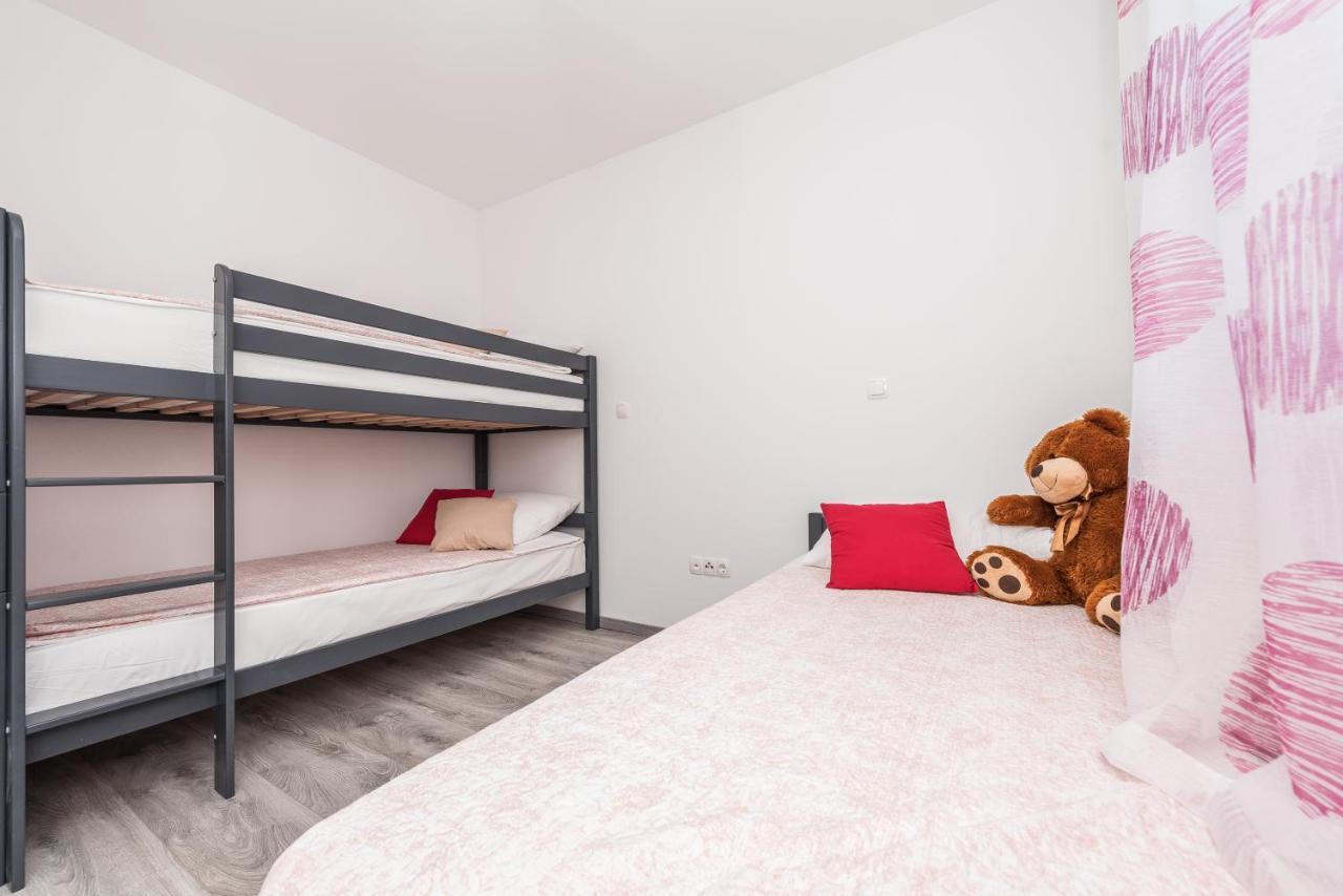 Apartments Janice Пакоштане Экстерьер фото