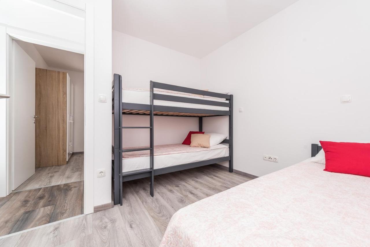 Apartments Janice Пакоштане Экстерьер фото